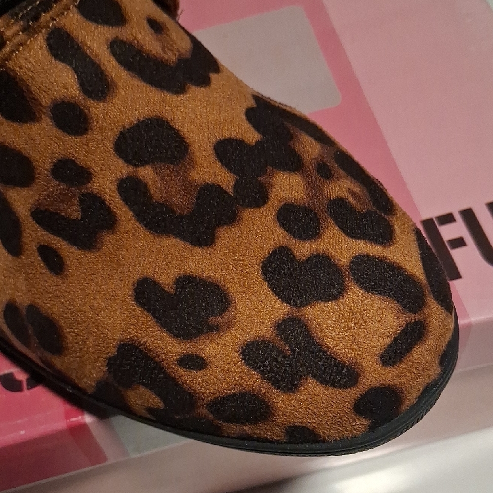 shosho Leopard Print Lace-Up Ankle Booties in Brown and Black - Picture 4 of 8